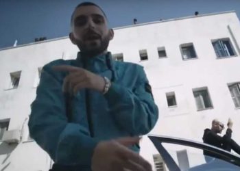 Εικόνες από τα επεισόδια σε κλαμπ – Αιμόφυρτη η παρέα του ράπερ Toquel μετά την επίθεση