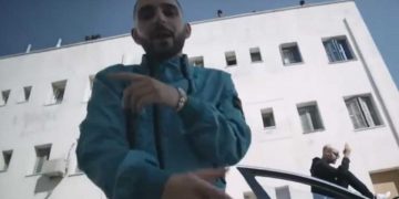 Εικόνες από τα επεισόδια σε κλαμπ – Αιμόφυρτη η παρέα του ράπερ Toquel μετά την επίθεση