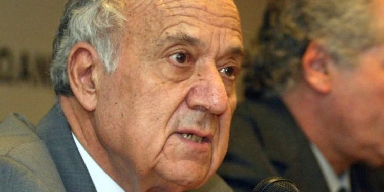 Πέθανε ο πρώην δήμαρχος Γλυφάδας Στέλιος Σφακιανάκης