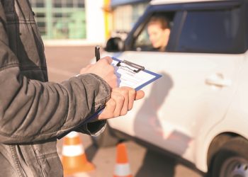 Είδωλο ετών 37: Πήγε οδηγώντας να δώσει εξετάσεις για δίπλωμα και… συνελήφθη