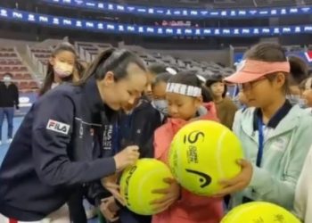 Εμφανίστηκε η Κινέζα τενίστρια, μετά την καταγγελία για το βιασμό της από τον πρώην αντιπρόεδρο της Κυβέρνησης (video)