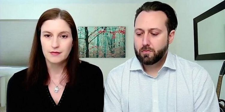 Alldaynews.gr Γέννησαν η μία το μωρό της άλλης μετά από λάθος στην εξωσωματική – Αναγκάστηκαν να τα ανταλλάξουν (video)