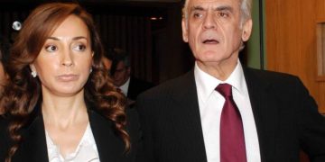 Alldaynews.gr Η Βίκυ Σταμάτη άλλαξε το επώνυμό της