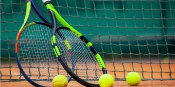 Alldaynews.gr Προκαλεί ο πατέρας του προπονητή τένις: Του την πέφτουν μανάδες και πιτσιρίκια – Πόσο να αντισταθεί;