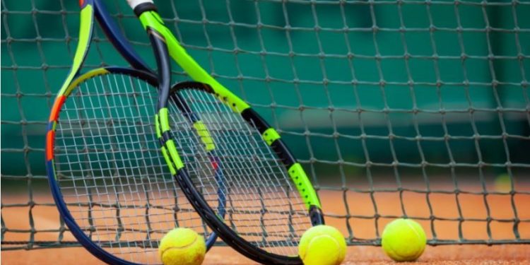 Alldaynews.gr Προκαλεί ο πατέρας του προπονητή τένις: Του την πέφτουν μανάδες και πιτσιρίκια – Πόσο να αντισταθεί;