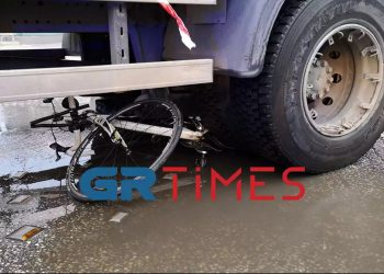 Φορτηγό παρέσυρε γυναίκα με ποδήλατο – Στο νοσοκομείο με το ΕΚΑΒ (φωτο, video)