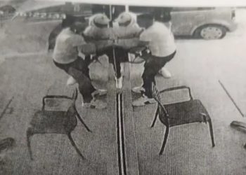 Εικόνες ντοκουμέντο από τη συμπλοκή με τα μαχαιρώματα στον διανομέα – Τι υποστήριξε ο τράπερ (video)