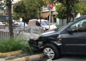 Σοβαρά τροχαίο έξω από το γήπεδο της Προοδευτικής (φωτο)