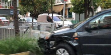 Alldaynews.gr Σοβαρά τροχαίο έξω από το γήπεδο της Προοδευτικής (φωτο)