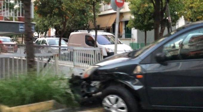 Alldaynews.gr Σοβαρά τροχαίο έξω από το γήπεδο της Προοδευτικής (φωτο)