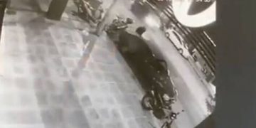 Alldaynews.gr Βίντεο ντοκουμέντο: Ο νεαρός που σκότωσε τον ντελιβερά στη Θεσσαλονίκη έτρεχε με ιλιγγιώδη ταχύτητα