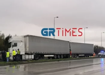 Alldaynews.gr Θεσσαλονίκη: Καραμπόλα με τρεις νταλίκες και ένα ΙΧ