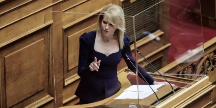 Θεοδώρα Τζάκρη