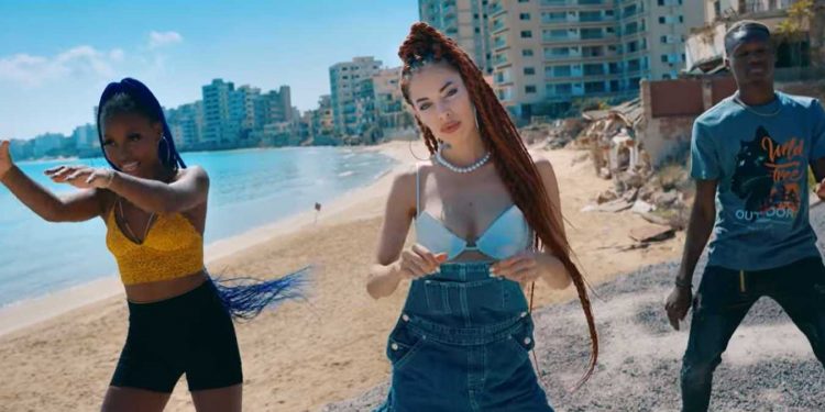 Alldaynews.gr Πρόκληση με βίντεο κλιπ στα Βαρώσια – Hurriyet: Η Νίνι εξόργισε τους Ελληνοκύπριους (φωτο, video)