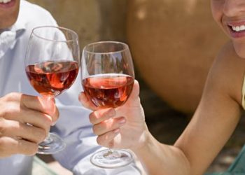 Κατήγγειλε βιασμό από τον προϊστάμενό της! Βγήκαν μαζί για ποτό και….