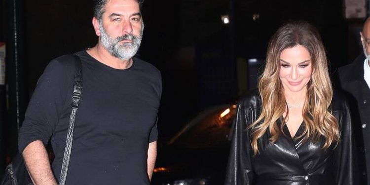 Alldaynews.gr Δέσποινα Βανδή – Βασίλης Μπισμπίκης: Έκαναν την πρώτη τους επίσημη κοινή εμφάνιση