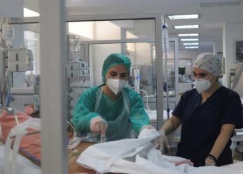 Καπραβέλος: «Εφιάλτης να έχουμε ασθενείς με δύσπνοια και να μην υπάρχει κενή ΜΕΘ»