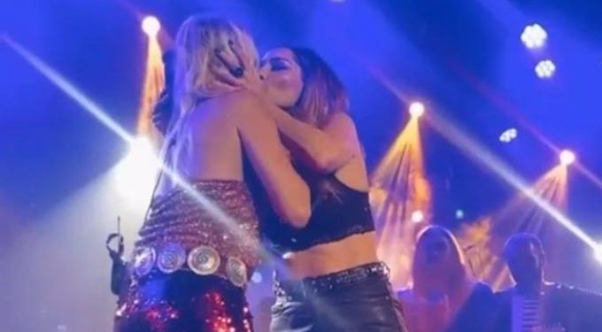 Alldaynews.gr Ξανά και …ξανά: Φιλιά στην πίστα της Θεσσαλονίκης για Βίσση και Βανδή (φωτο, video)