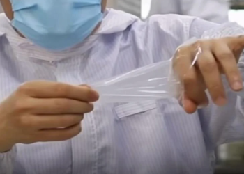 Γυναικολόγος δημιούργησε το πρώτο unisex προφυλακτικό – Πώς χρησιμοποιείται (video)