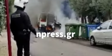 Alldaynews.gr Ασθενοφόρο τυλίχθηκε στις φλόγες στη Μεταμόρφωση – Εκρήξεις στην περιοχή (video)