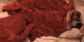 Alldaynews.gr H Φάρμα: Τον ”Έριξε” η Αγγελική Ηλιάδη τον Γρηγόρη!! Καρέ καρέ τα πρώτα φιλιά