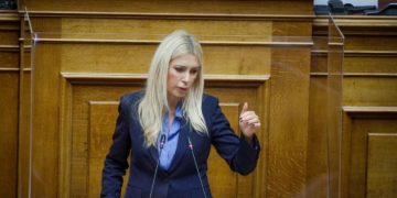 Φωτεινή Αραμπατζή: Λύγισε από το βήμα της βουλής για την Παρθένα Κουτμερίδου[video]