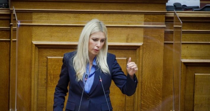 Φωτεινή Αραμπατζή: Λύγισε από το βήμα της βουλής για την Παρθένα Κουτμερίδου[video]