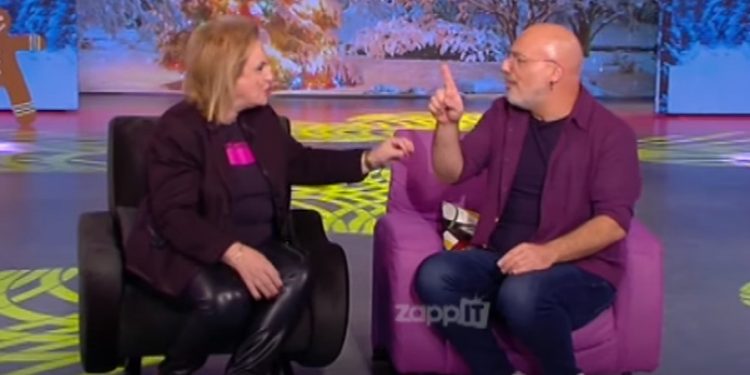 Alldaynews.gr Έκανε πανικό η Ματίνα Παγώνη στον Μουτσινά για το εμβόλιο – «Τι είναι αυτά που κάθεσαι και λες»