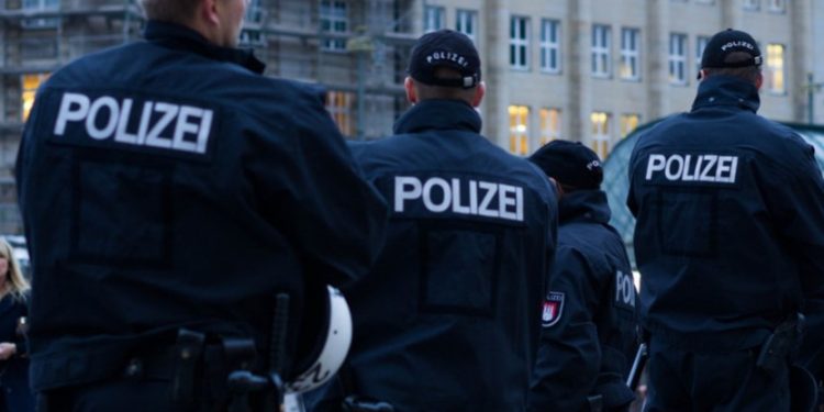 Τραγωδία: Σκότωσε σύζυγο και παιδιά υπό το φόβο ότι θα συλληφθεί για πλαστό πιστοποιητικό εμβολιασμού