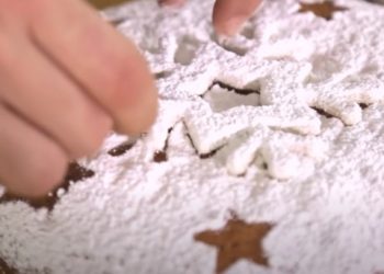 Συνταγή για βασιλόπιτα κέικ από τον Άκη Πετρετζίκη[video]