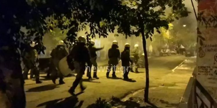 Αλέξανδρος Γρηγορόπουλος: Επεισόδια και πετροπόλεμος στα Εξάρχεια[video]