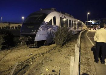Προαστιακός: Εκτροχιάστηκε συρμός στου Ρέντη με 75 επιβάτες