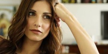 ”Χειμωνιάτικος Καύσωνας” η Eιρήνη Καραγιώργη: Φόρεσε το πιο hot εσώρουχο και πόζαρε στον καθρέφτη![photo]