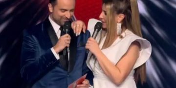 Alldaynews.gr The Voice: Η Έλενα Παπαρίζου αιφνιδίασε τον Γιώργο Λιανό