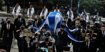 Alldaynews.gr Κάρολος Παπούλιας: Aπευθείας η εξόδιος ακολουθία από το Παγκράτι