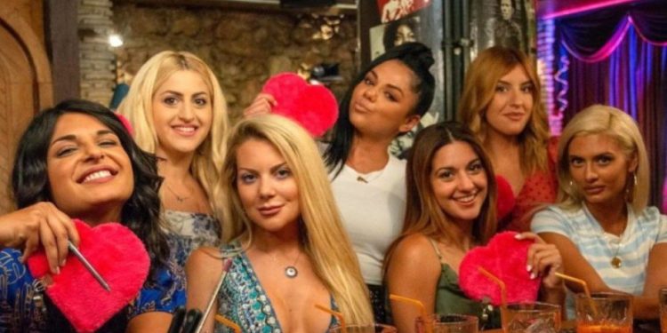 The Bachelor: Πήρατε ”Χαμπάρι” οτι δεν φορούσε Εσώρουχο; Δείτε τις φωτογραφίες!