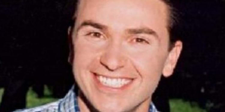 Alldaynews.gr Αντώνης Παραράς: Το χαμογελαστό παιδί που δεν ξεχάστηκε ποτέ – Η φιλιά με τον Κανάκη και το νόημα πίσω από τα αρχικά Α.Μ.Α.Ν.