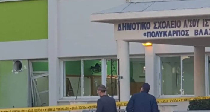 Alldaynews.gr Βόμβα σε σχολείο από αντιεμβολιαστές