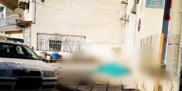 Πριν Λίγο-Τραγωδία: Άντρας έκανε Βουτιά θανάτου απο τον 3o όροφο[photos]