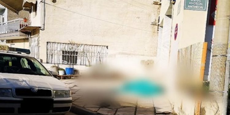 Πριν Λίγο-Τραγωδία: Άντρας έκανε Βουτιά θανάτου απο τον 3o όροφο[photos]