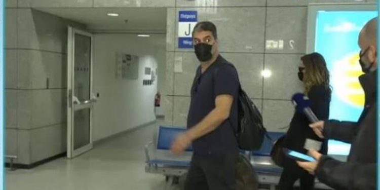 «Να εξαφανιστείτε»: Έξω φρενών ο Μπισμπίκης με το Πρωινό-Τα πλάνα με την Βανδή στο αεροδρόμιο[VIDEO]