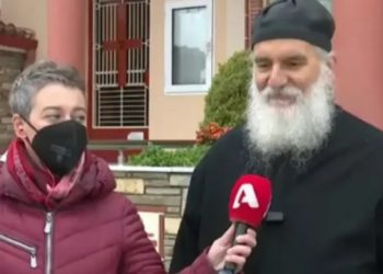 Ιερέας στη Λάρισα έβαλε video-wall και φωτοκύτταρο στην εκκλησία για να αποφευχθεί ο συνωστισμός