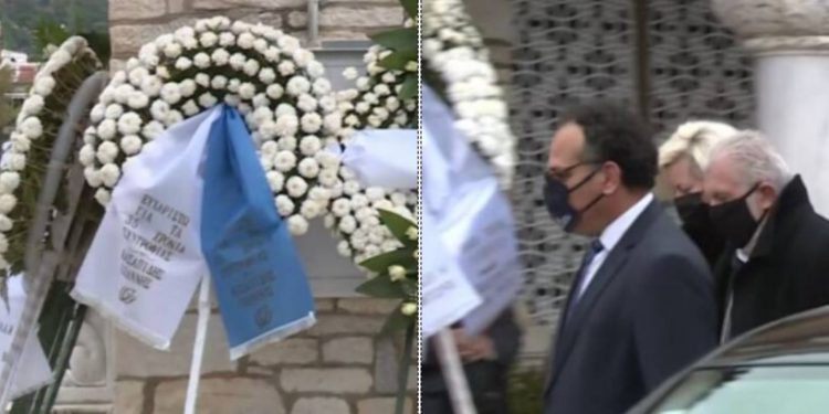 Κηδεία Γιώργου Τράγκα: Συντετριμμένη η γυναίκα του δημοσιογράφου, Μαρία Καρρά[video]