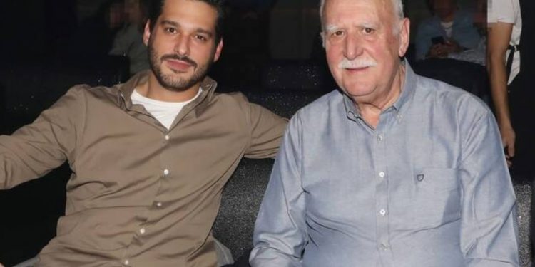 Σπάνια βραδινή έξοδος του Γιώργου Παπαδάκη – Δείτε τον κούκλο γιο του με την καλλονή συνοδό του!