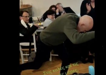 Γιώργος Παπανδρέου: Μετά την ήττα χόρεψε τη «Συννεφιασμένη Κυριακή»