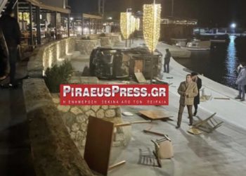 Πριν Λίγο: Σοκ στο Μικρολίμανο-Αυτοκίνητο έπεσε πάνω σε τραπέζια καταστήματος[photo]