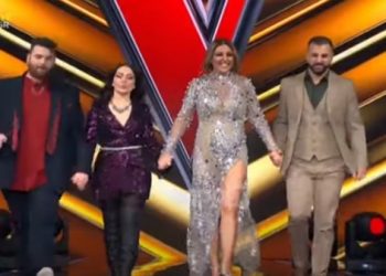 The Voice: «Πυρκαγιά» η Έλενα Παπαρίζου με grande άνοιγμα στο φόρεμα στον μεγάλο τελικό[video]