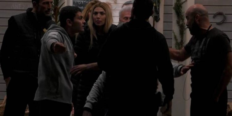 Alldaynews.gr Έπεσαν… μπουνιές στη «Φάρμα» – «Έβγαλες γλώσσα, παλιοαμόρφωτο πλάσμα»