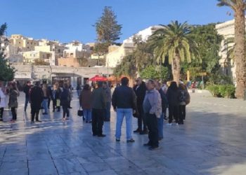 Σύρος: Και τη σύνταξη να μας κόψουν εμβόλιο δεν κάνουμε, ας ξυπνήσουν οι Έλληνες