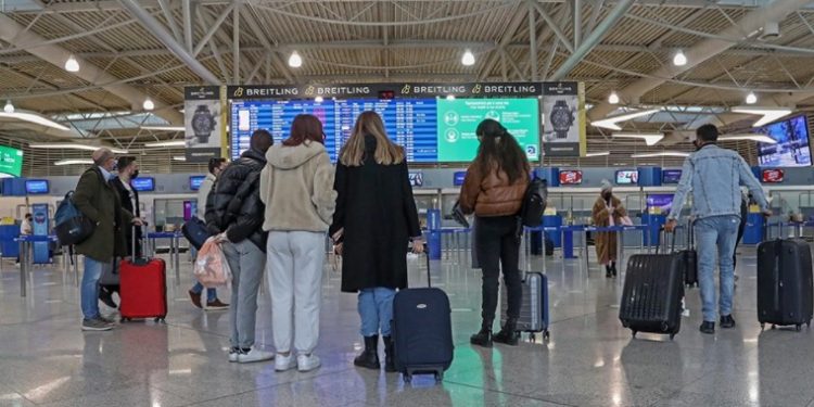 Alldaynews.gr Μόνο με αρνητικό PCR ή rapid test η είσοδος στην Ελλάδα-Σε ισχύ από σήμερα τα νέα μέτρα στα ταξίδια